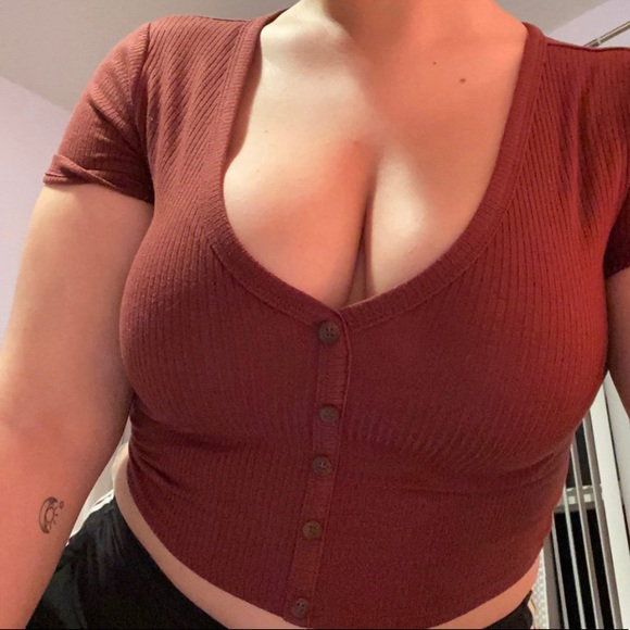 FOREVER 21 BUTTON UP CROP TOP - Picture 2 of 2